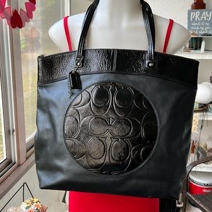 NEW COACH LAURA SIGNATURE gorgeous black leather zipper tote